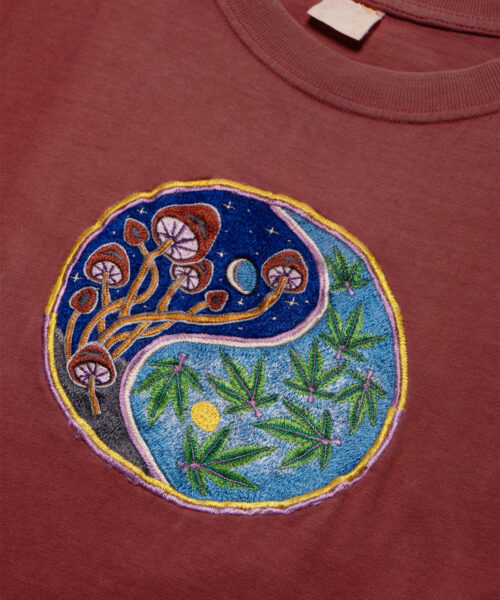Alternative view of Vintage Yin Yang Mushroom Marijuana Tee