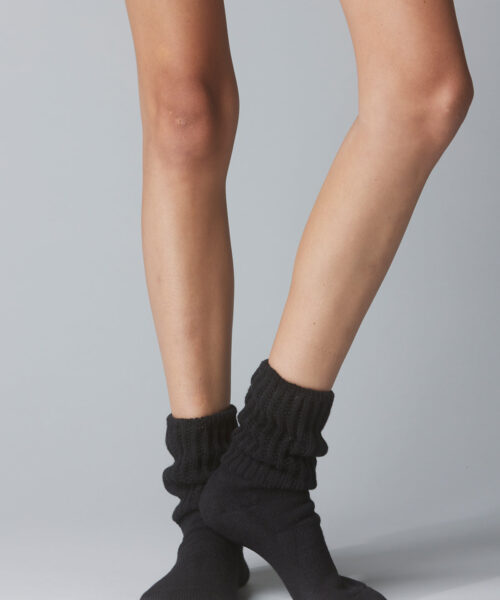 Alternative view of slouch-socks-black