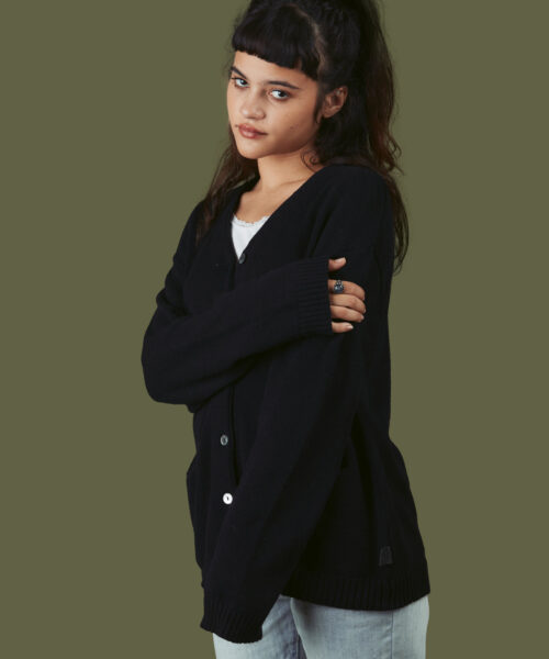 Alternative view of y-cardigan-black
